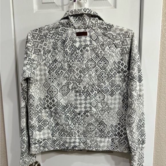 Sherpa Adventure Gear zip up light jacket - Picture 2 of 7